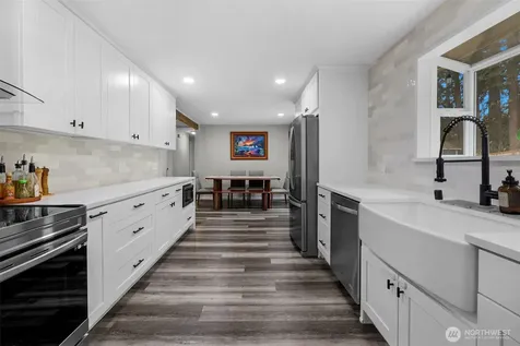 14106 Cascadian Way Everett WA 98208