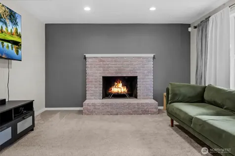 14106 Cascadian Way Everett WA 98208