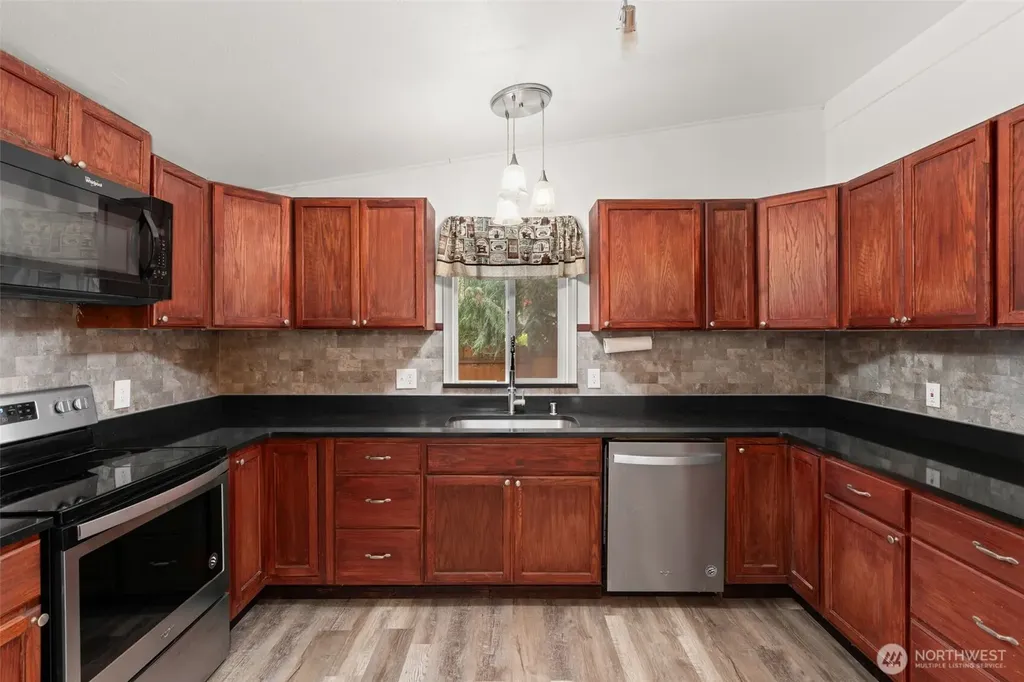 8628 358th Street S Roy WA 98580