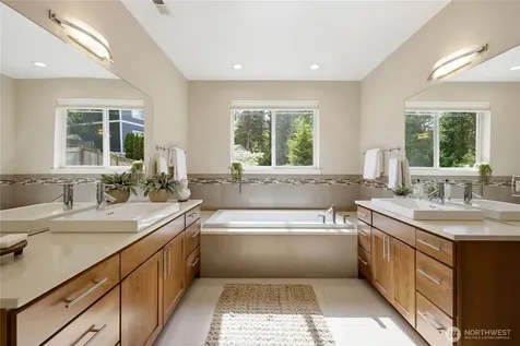 5726 Solana Lane NE Bainbridge Island WA 98110