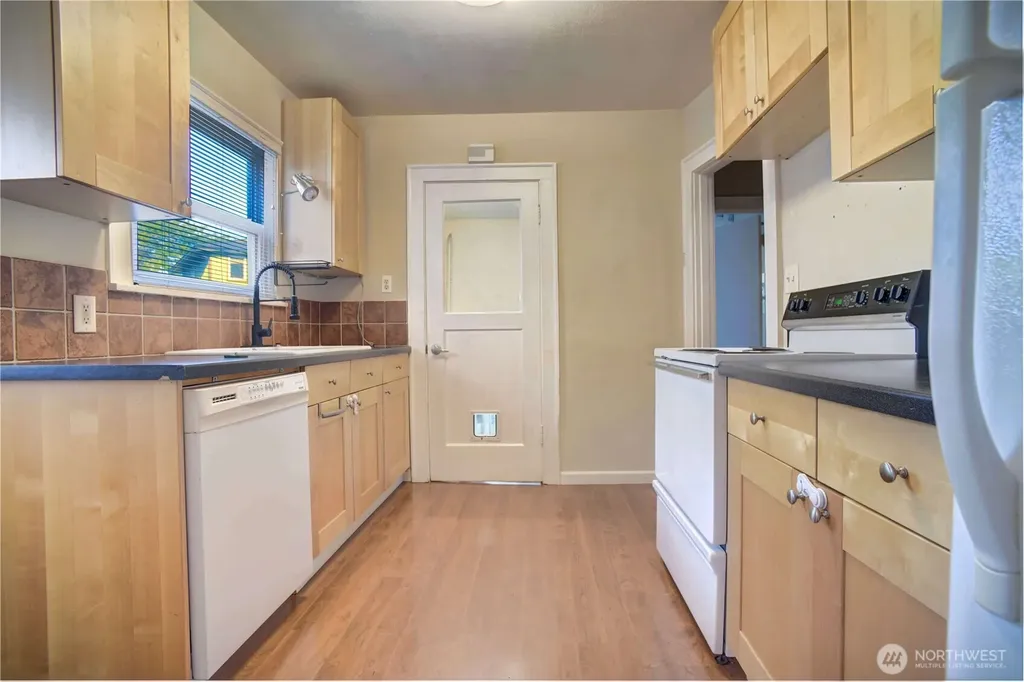 7822 NE Lake City Way NE Seattle WA 98115