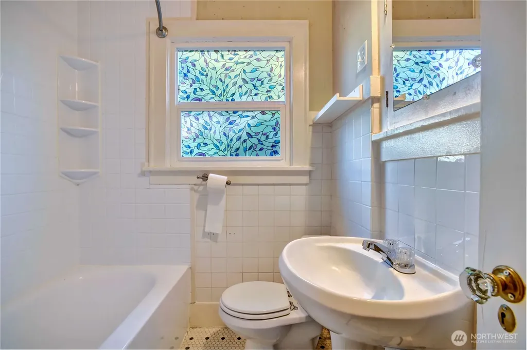 7822 NE Lake City Way NE Seattle WA 98115