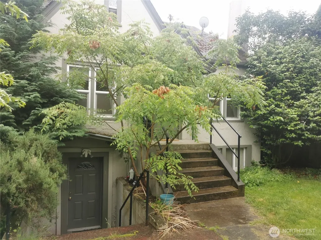 7822 NE Lake City Way NE Seattle WA 98115