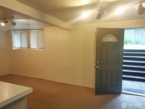 7822 NE Lake City Way NE Seattle WA 98115