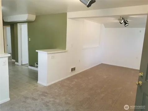 7822 NE Lake City Way NE Seattle WA 98115