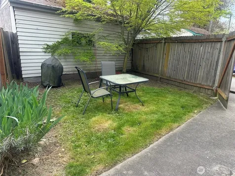 7822 NE Lake City Way NE Seattle WA 98115
