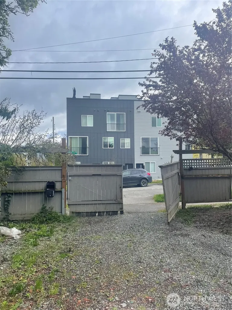 3101 S Walden Street Seattle WA 98144