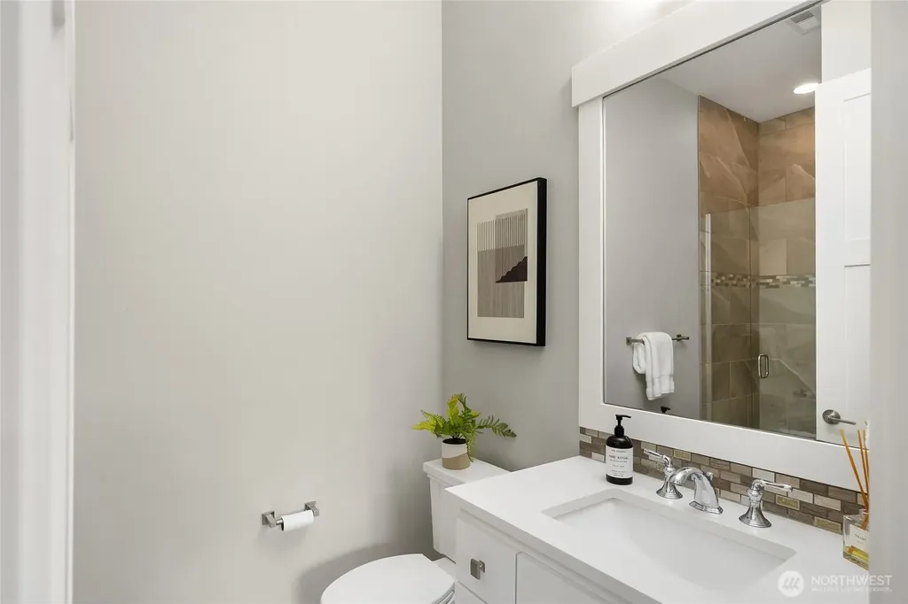 7817 NE Ledgestone Loop Bainbridge Island WA 98110