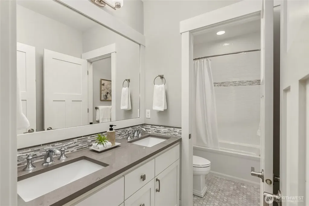 7817 NE Ledgestone Loop Bainbridge Island WA 98110