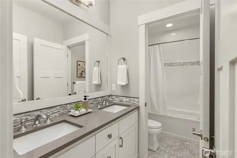 7817 NE Ledgestone Loop Bainbridge Island WA 98110
