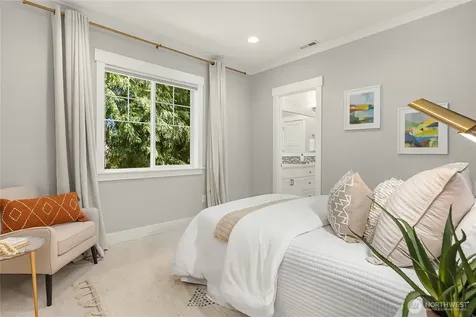 7817 NE Ledgestone Loop Bainbridge Island WA 98110