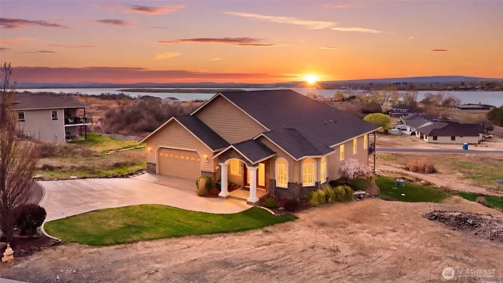 228 SE Pelican Moses Lake WA 98837