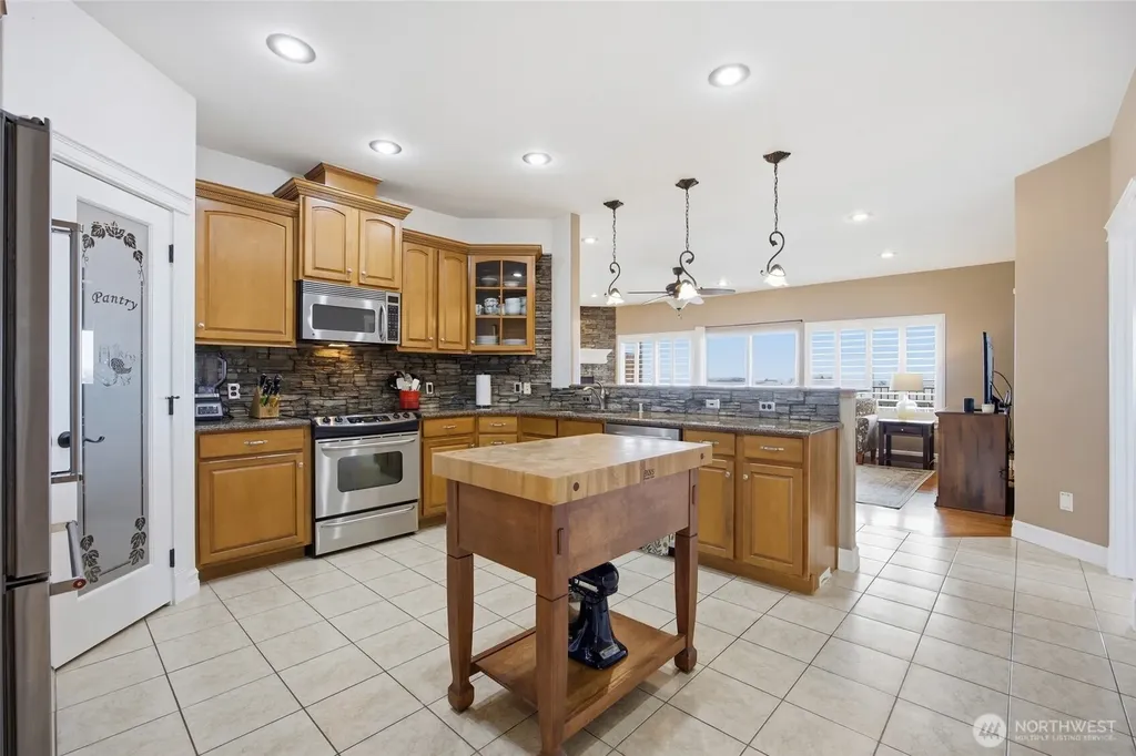 228 SE Pelican Moses Lake WA 98837