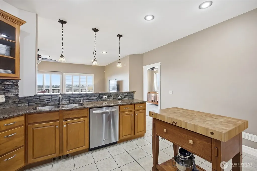 228 SE Pelican Moses Lake WA 98837