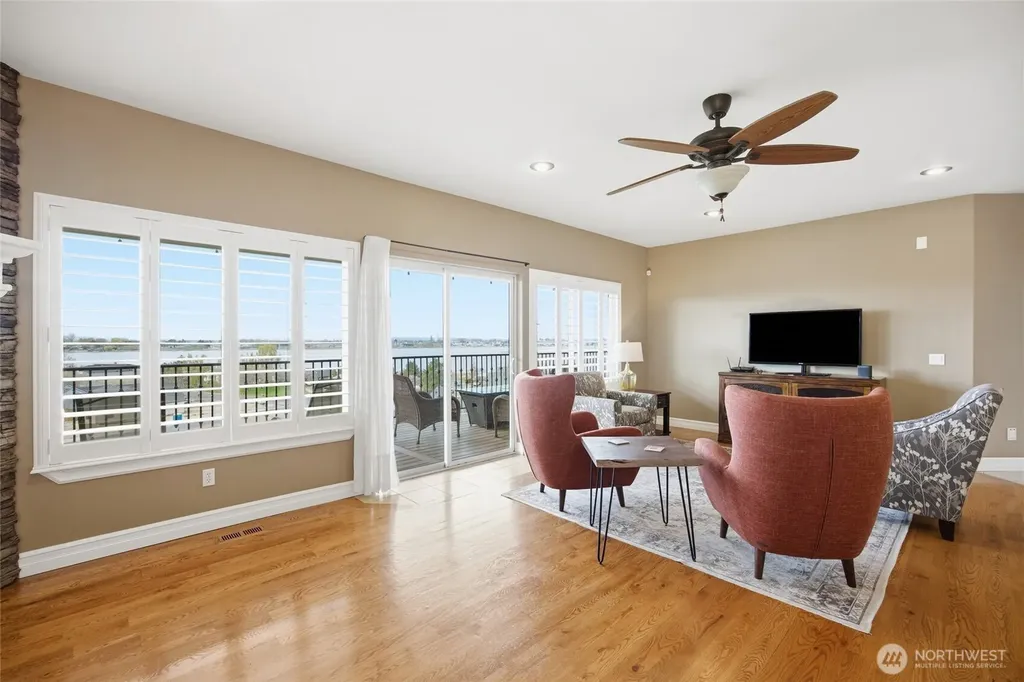 228 SE Pelican Moses Lake WA 98837