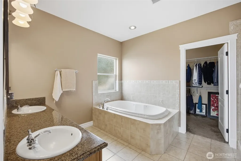 228 SE Pelican Moses Lake WA 98837