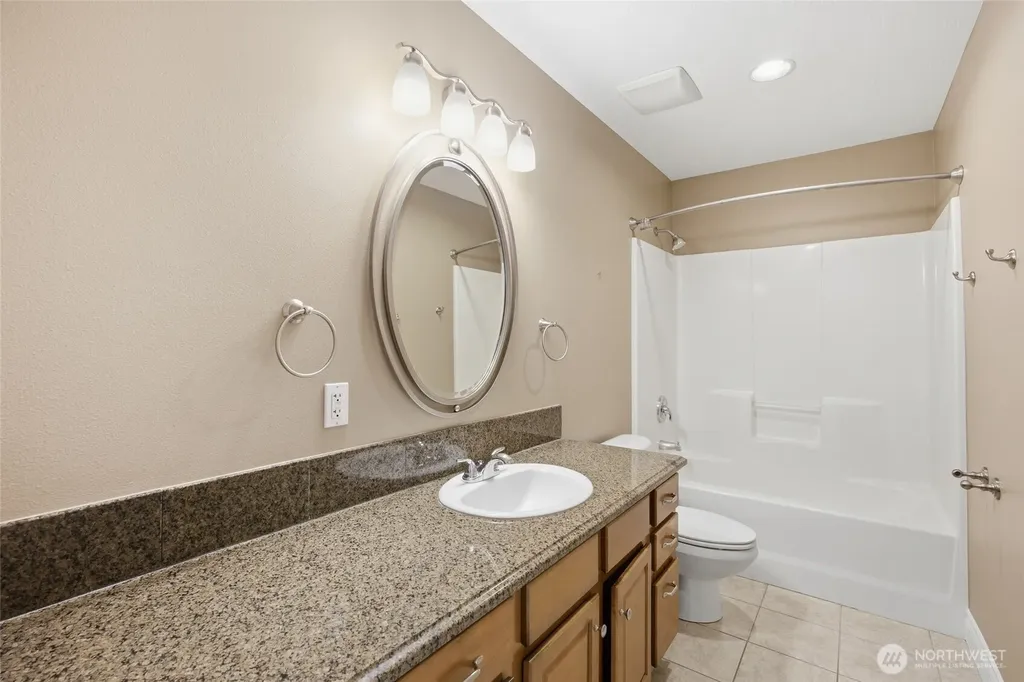 228 SE Pelican Moses Lake WA 98837