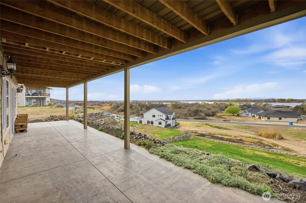 228 SE Pelican Moses Lake WA 98837