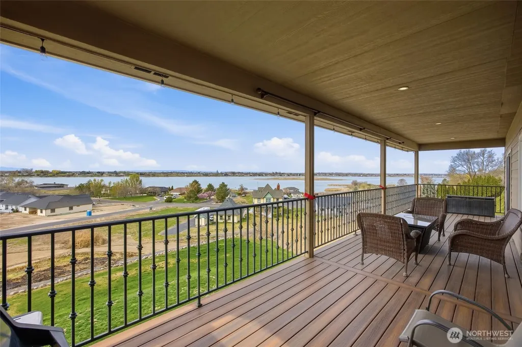 228 SE Pelican Moses Lake WA 98837