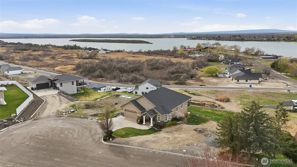 228 SE Pelican Moses Lake WA 98837
