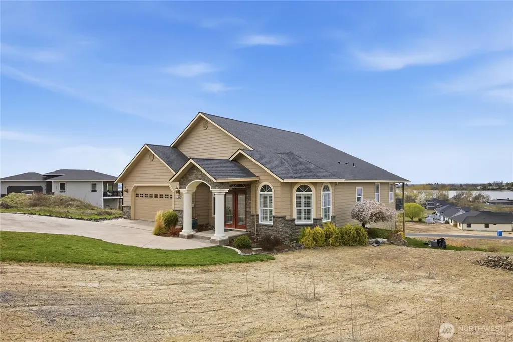 228 SE Pelican Moses Lake WA 98837