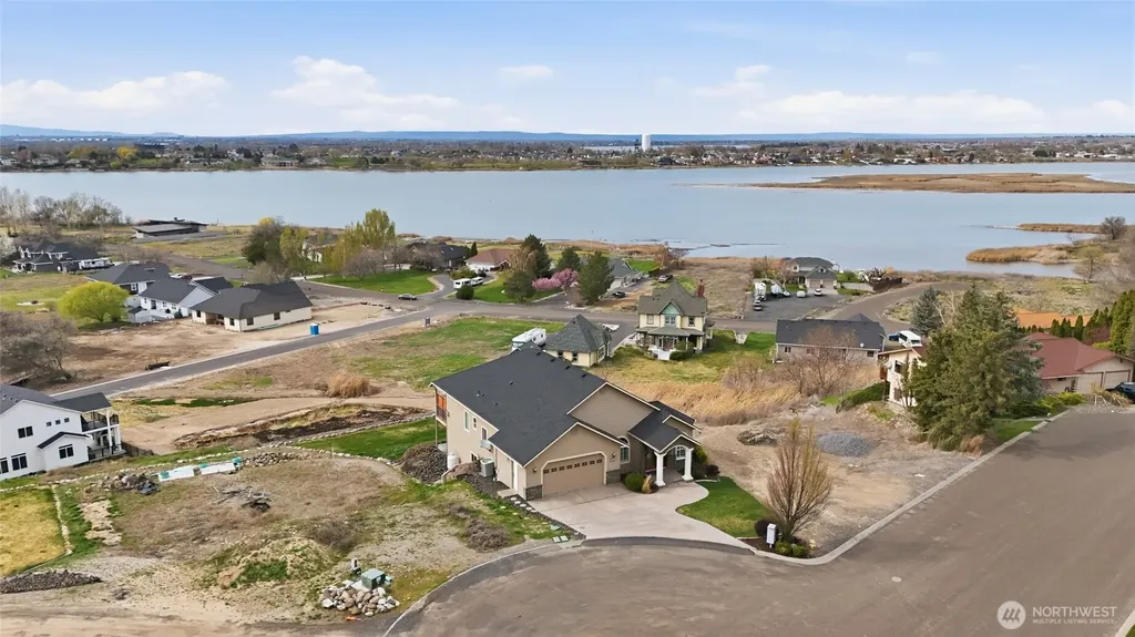 228 SE Pelican Moses Lake WA 98837