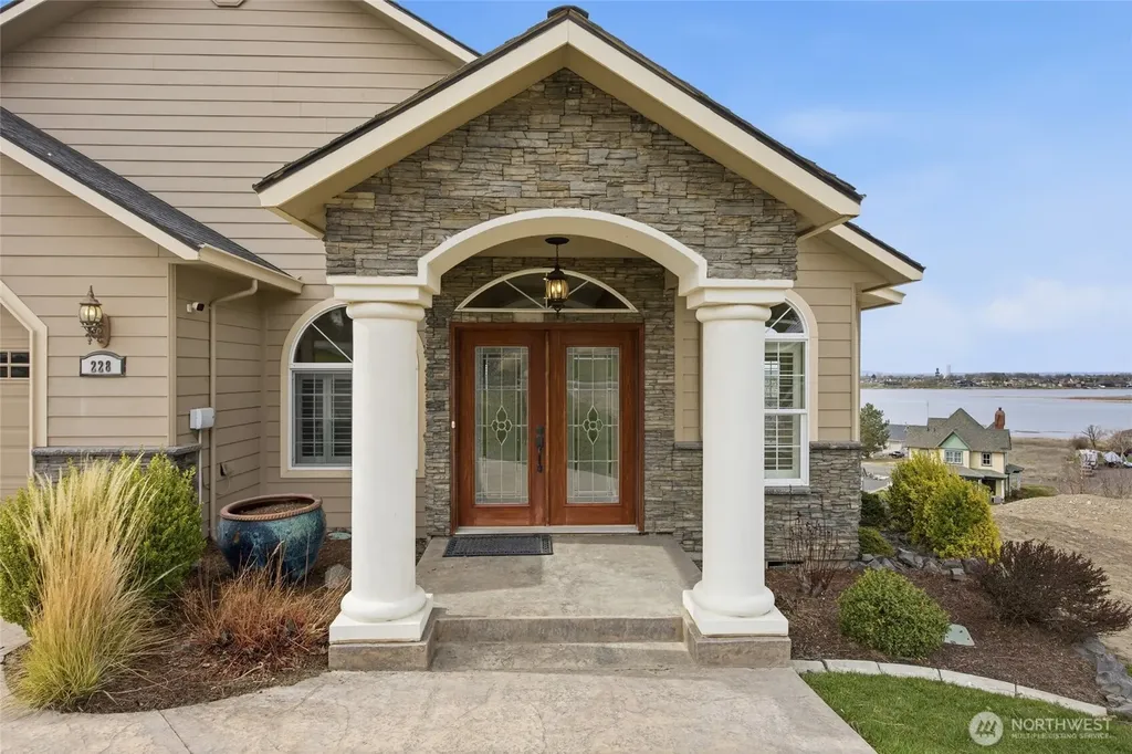 228 SE Pelican Moses Lake WA 98837