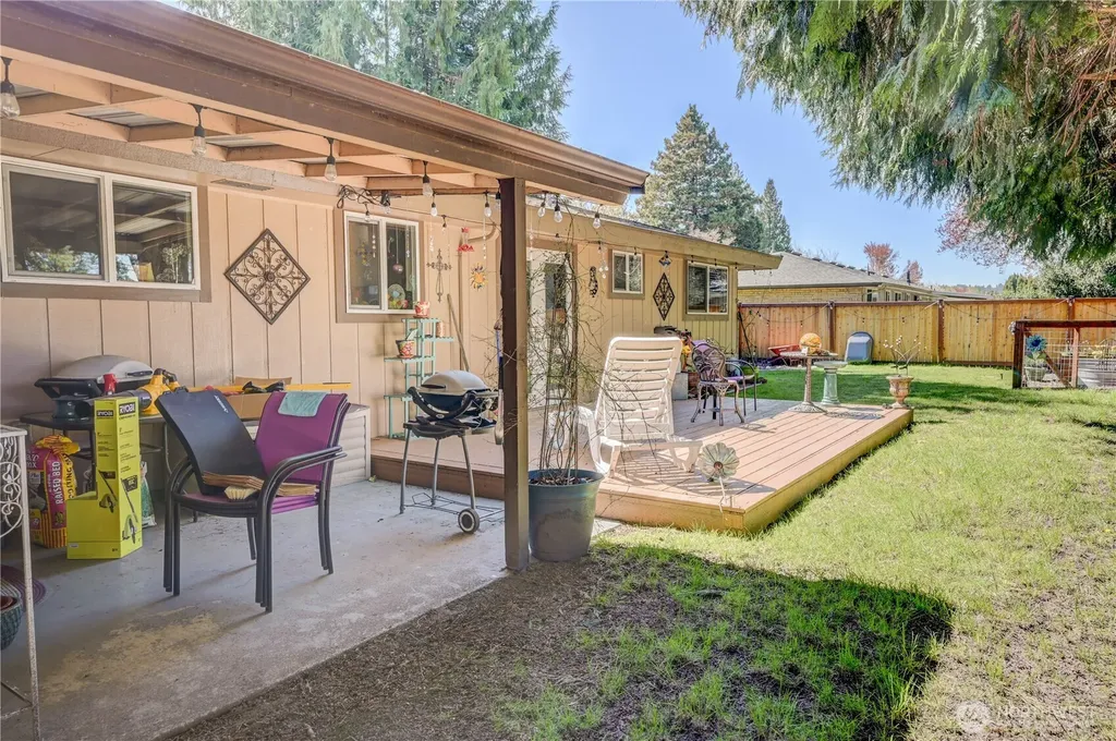 2023 14th Avenue NW Puyallup WA 98371