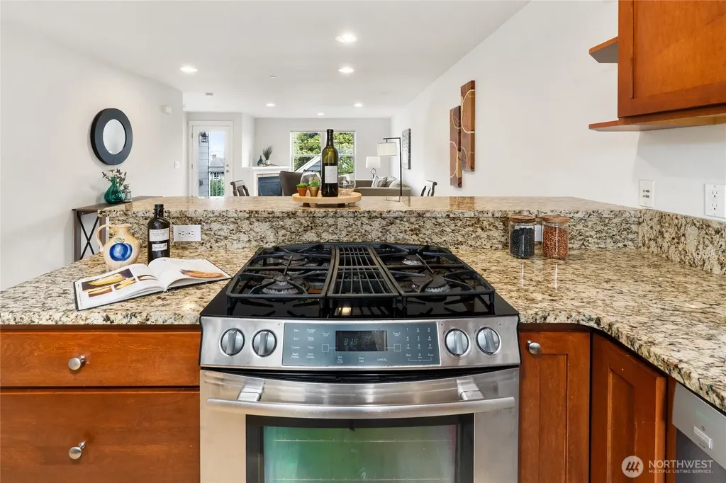 41 W Etruria Street Seattle WA 98119