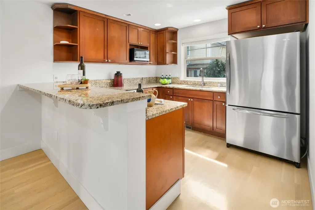 41 W Etruria Street Seattle WA 98119
