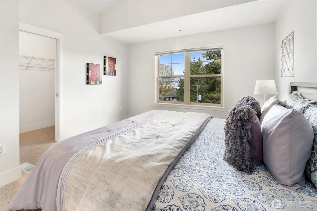 41 W Etruria Street Seattle WA 98119