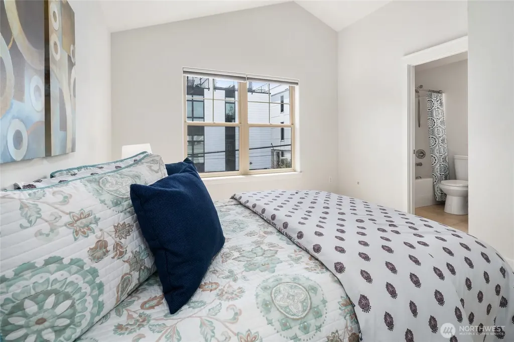 41 W Etruria Street Seattle WA 98119