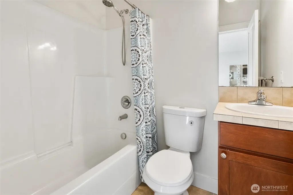 41 W Etruria Street Seattle WA 98119