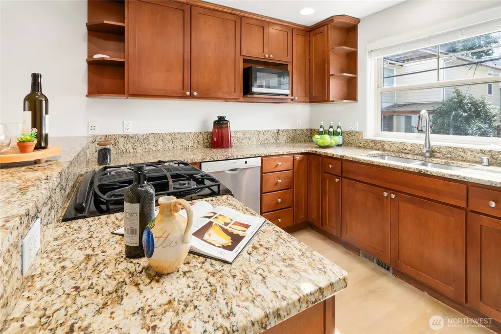 41 W Etruria Street Seattle WA 98119