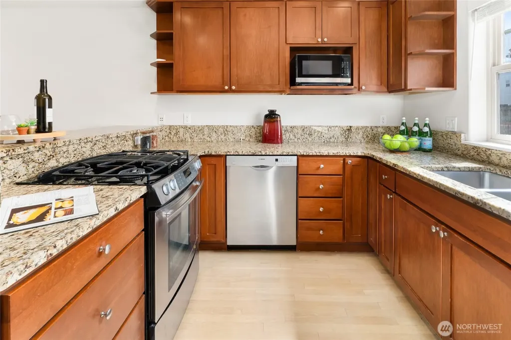 41 W Etruria Street Seattle WA 98119