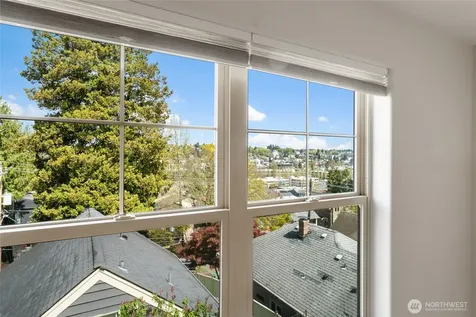41 W Etruria Street Seattle WA 98119