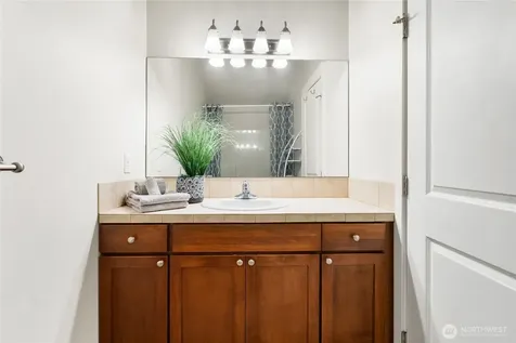 41 W Etruria Street Seattle WA 98119
