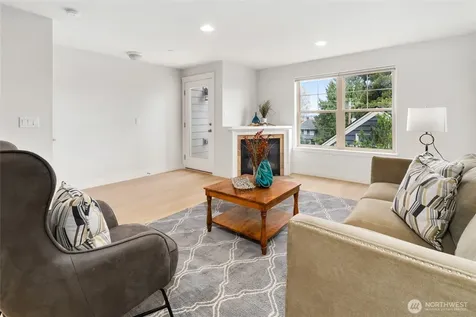 41 W Etruria Street Seattle WA 98119