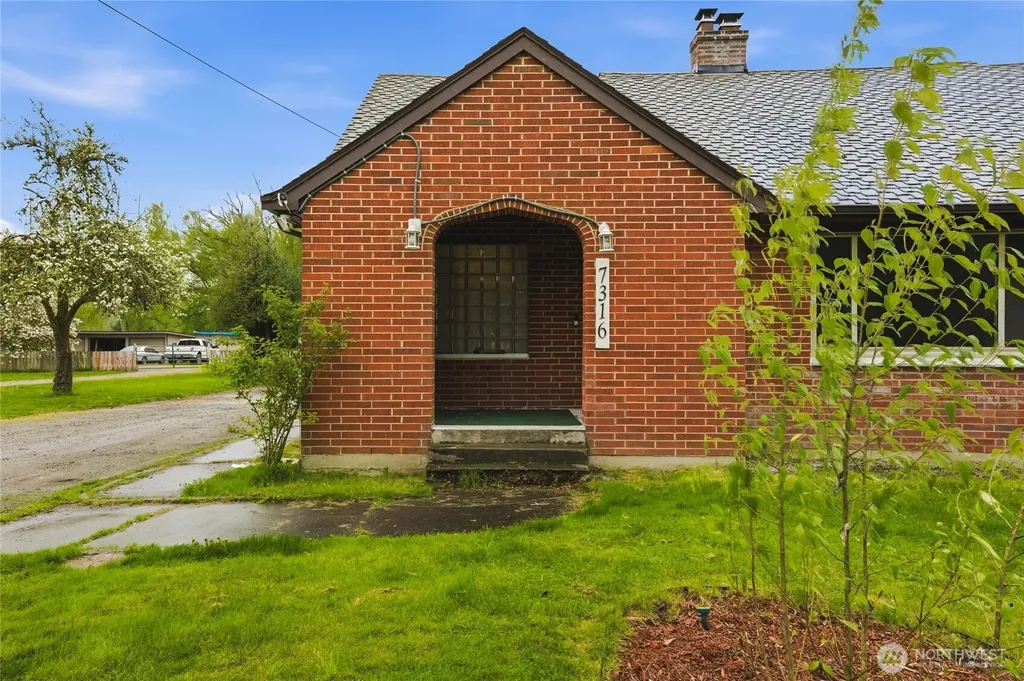 7316 166th Avenue E Sumner WA 98390