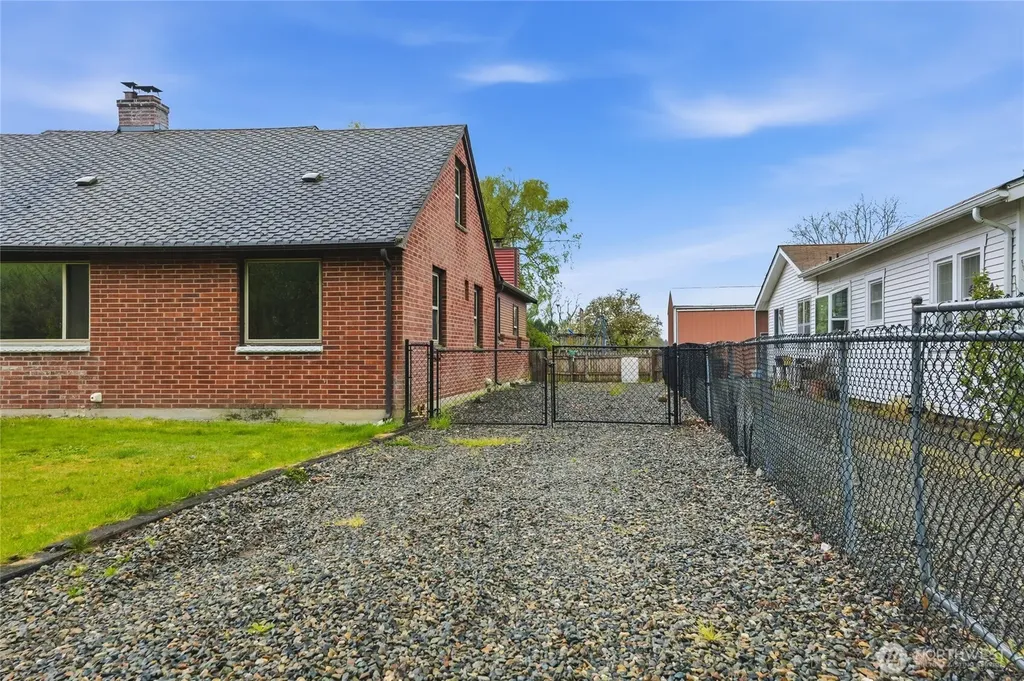 7316 166th Avenue E Sumner WA 98390