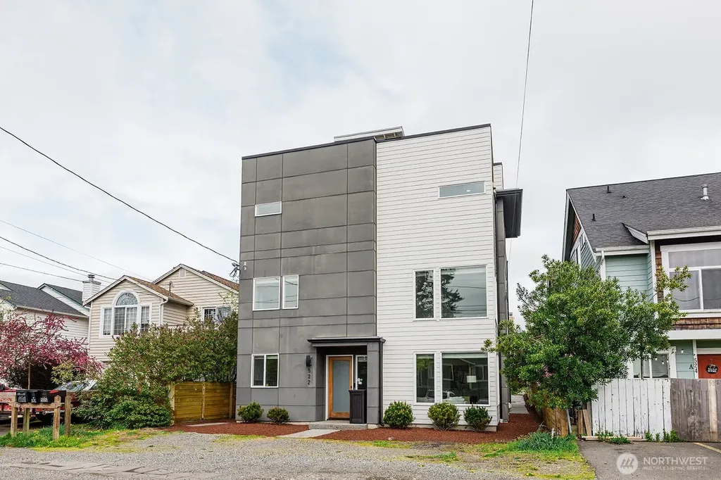 522 N 104th Street Seattle WA 98133