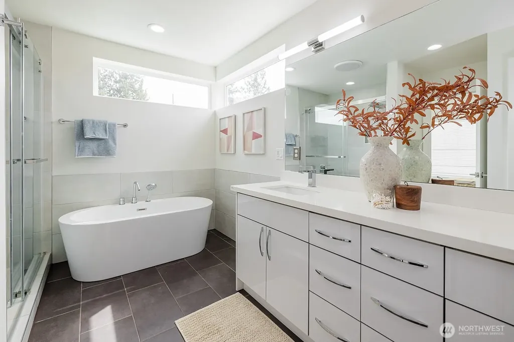 522 N 104th Street Seattle WA 98133