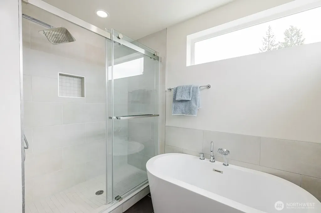 522 N 104th Street Seattle WA 98133