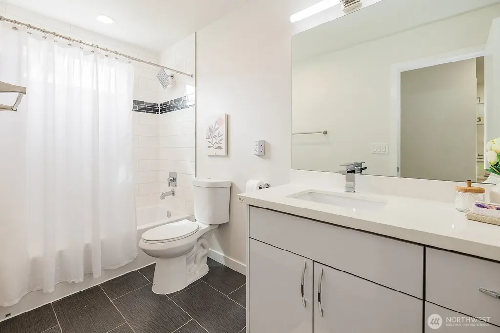 522 N 104th Street Seattle WA 98133