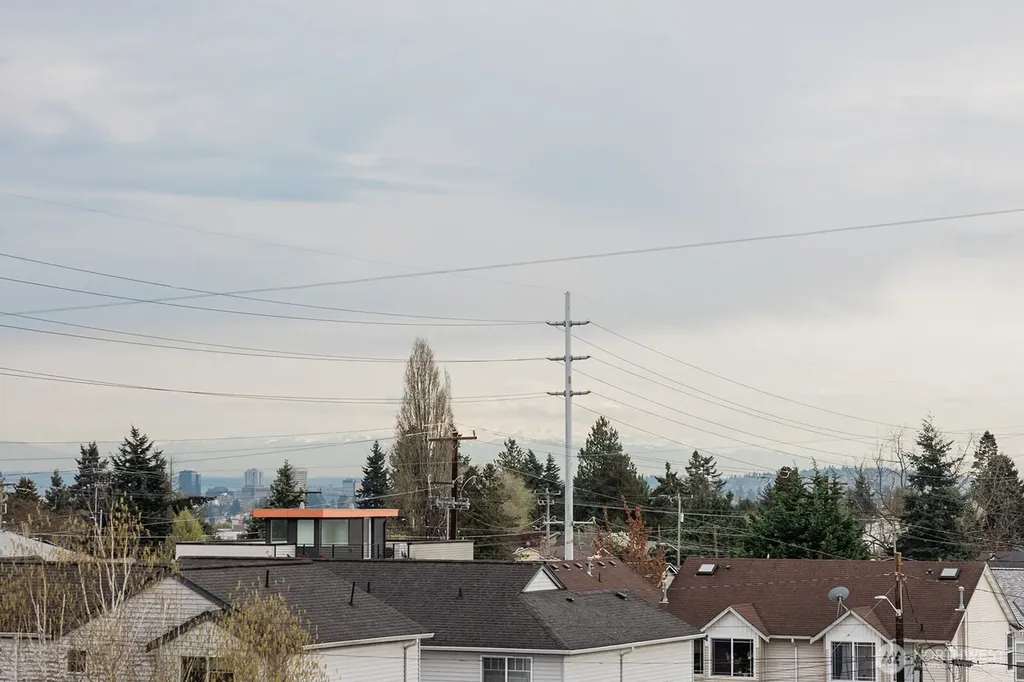 522 N 104th Street Seattle WA 98133