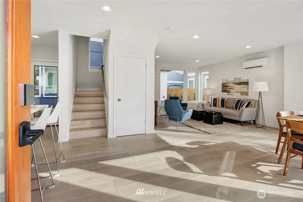 522 N 104th Street Seattle WA 98133