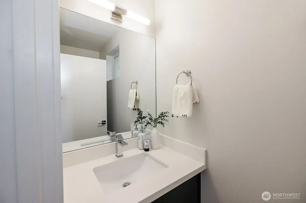 522 N 104th Street Seattle WA 98133