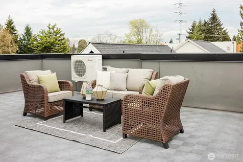 522 N 104th Street Seattle WA 98133