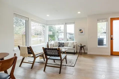 522 N 104th Street Seattle WA 98133