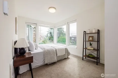 522 N 104th Street Seattle WA 98133
